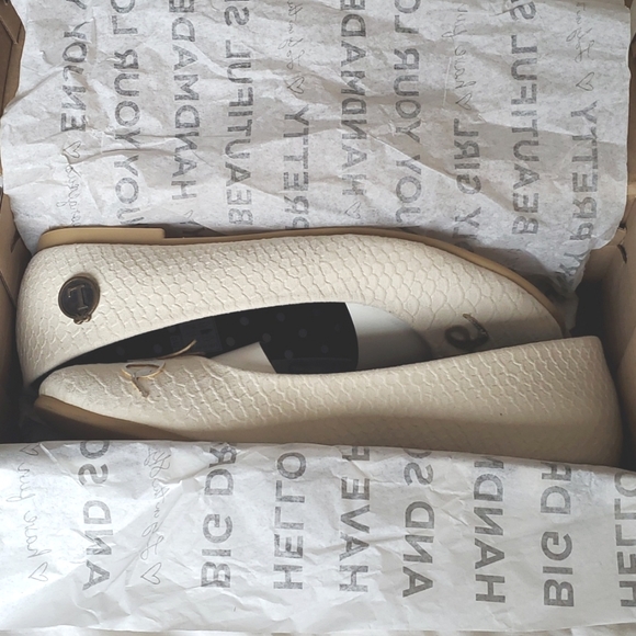 BNIB Love Flats by Loly in the Sky - Picture 6 of 8